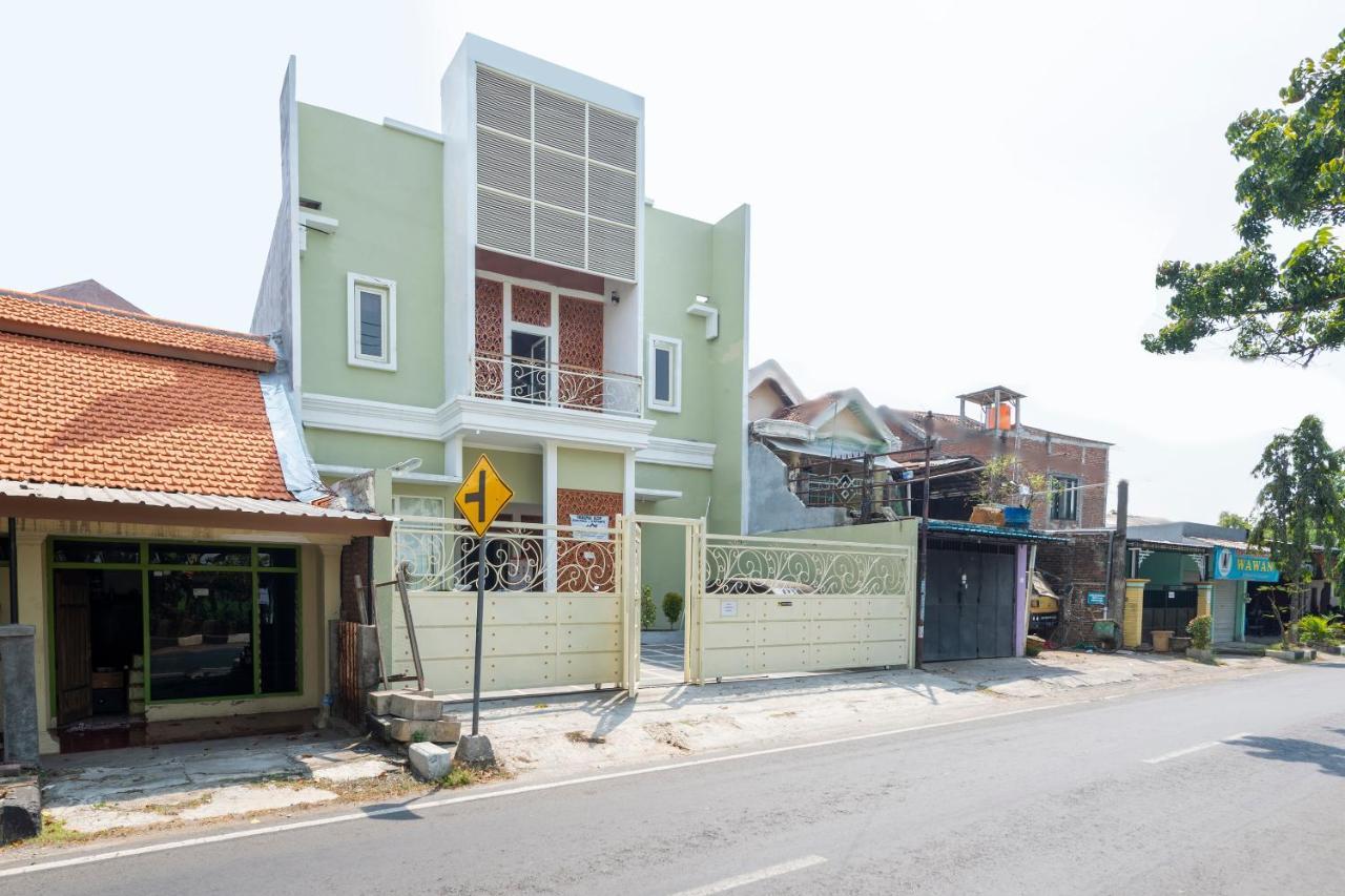 Oyo 3706 Griya Tentrem Syariah Lamongan Экстерьер фото